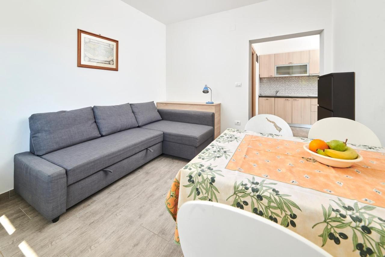 Apartments Ferlin Umago Esterno foto